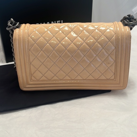 CHANEL Le Boy Medium Shoulder Bag - Picture 3 of 15